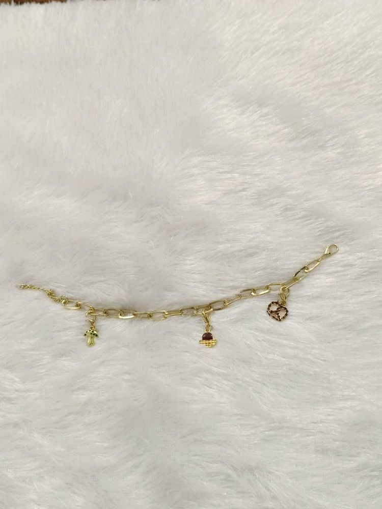 Chic Gold Charm Bracelet
