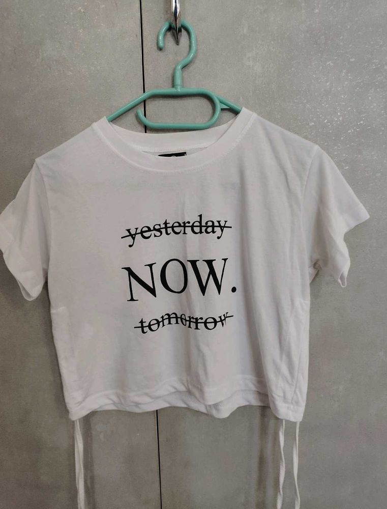 White graphic crop t-shirt