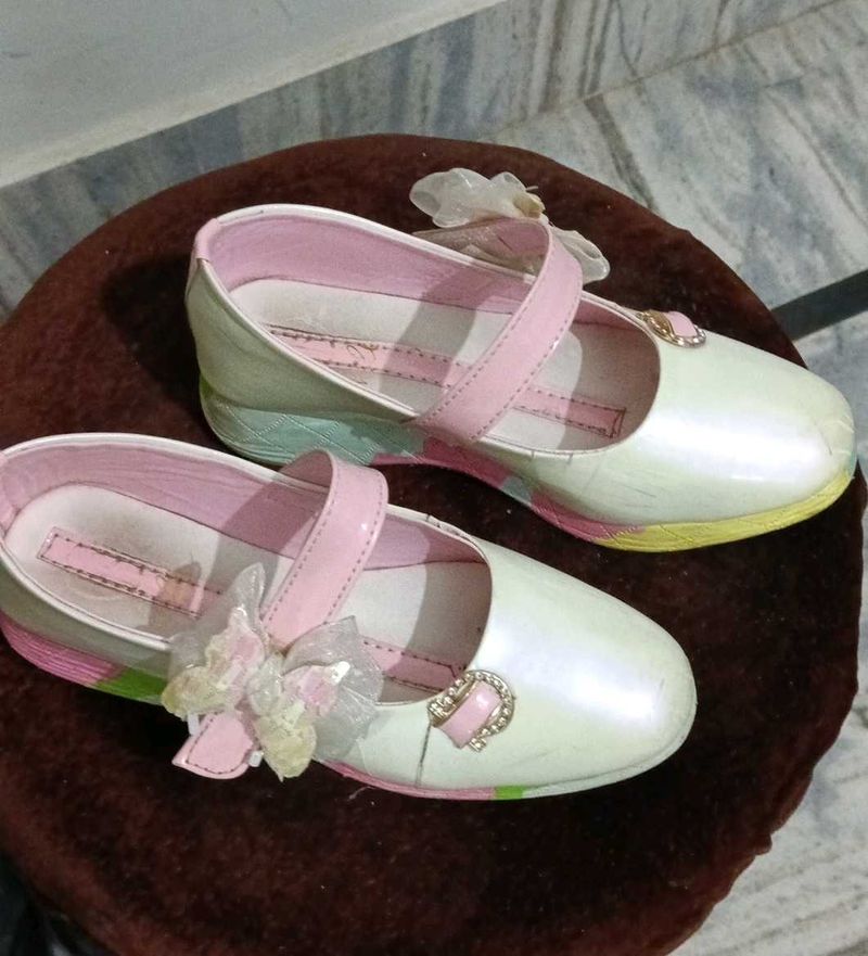 Cute Girls' Casual Shoes with Flower Detail