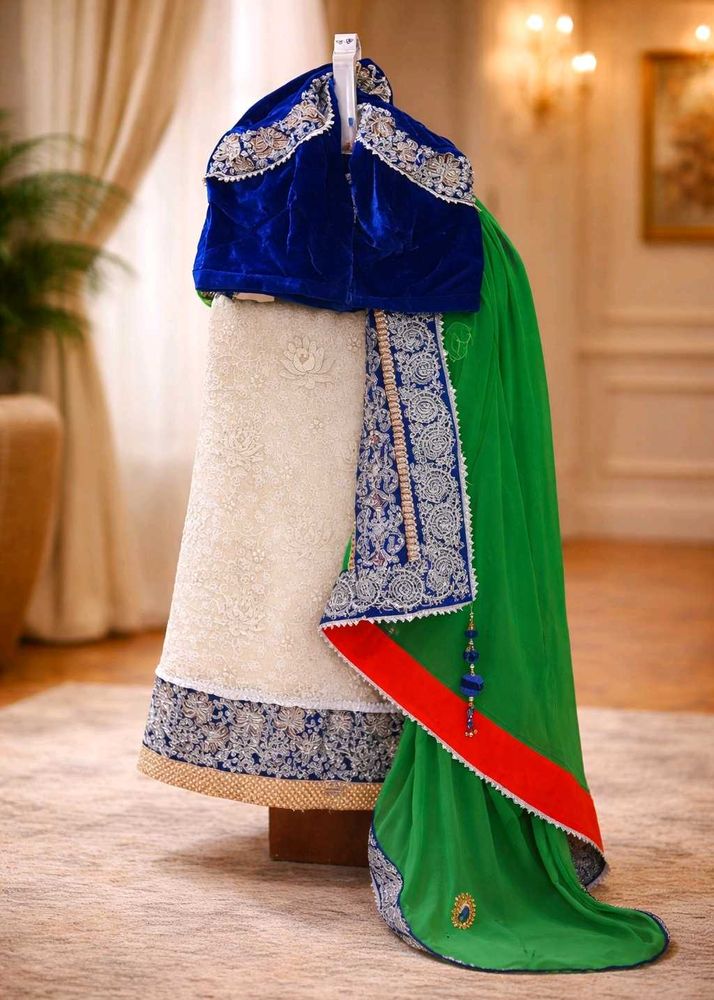 off white saree with green pallu