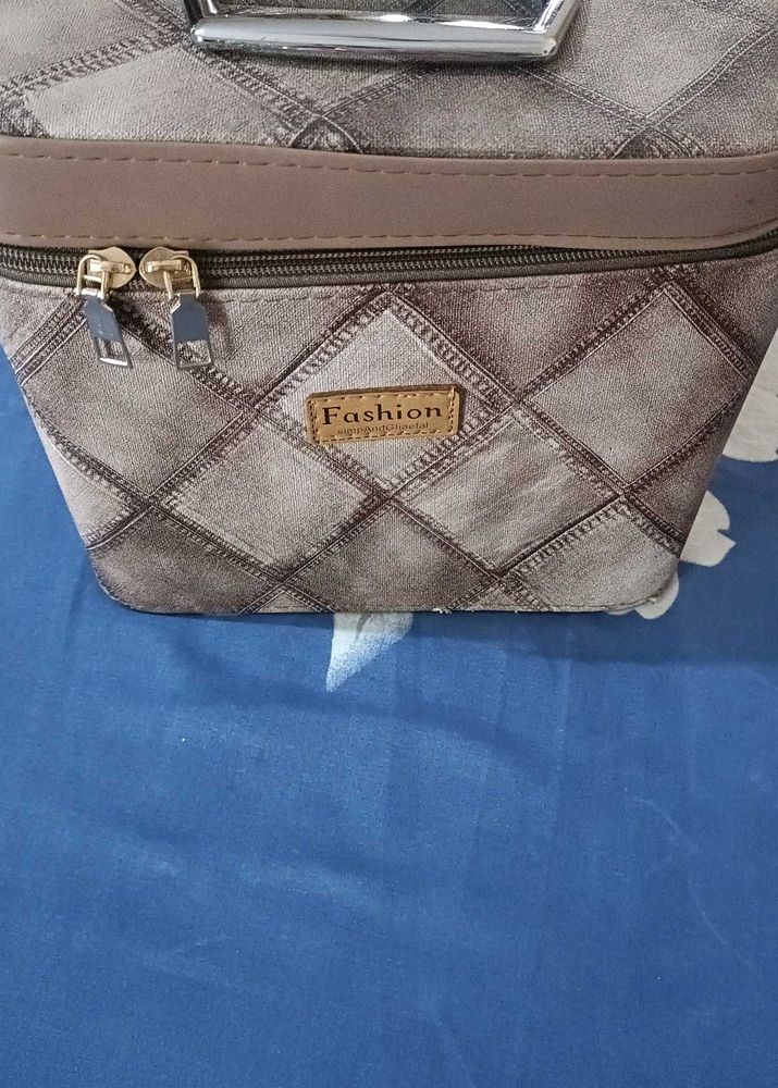 Stylish Textured Vanity Case