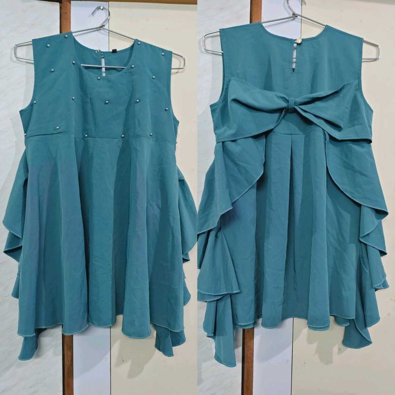 Elegant Ruffled Top with Bow ❤️