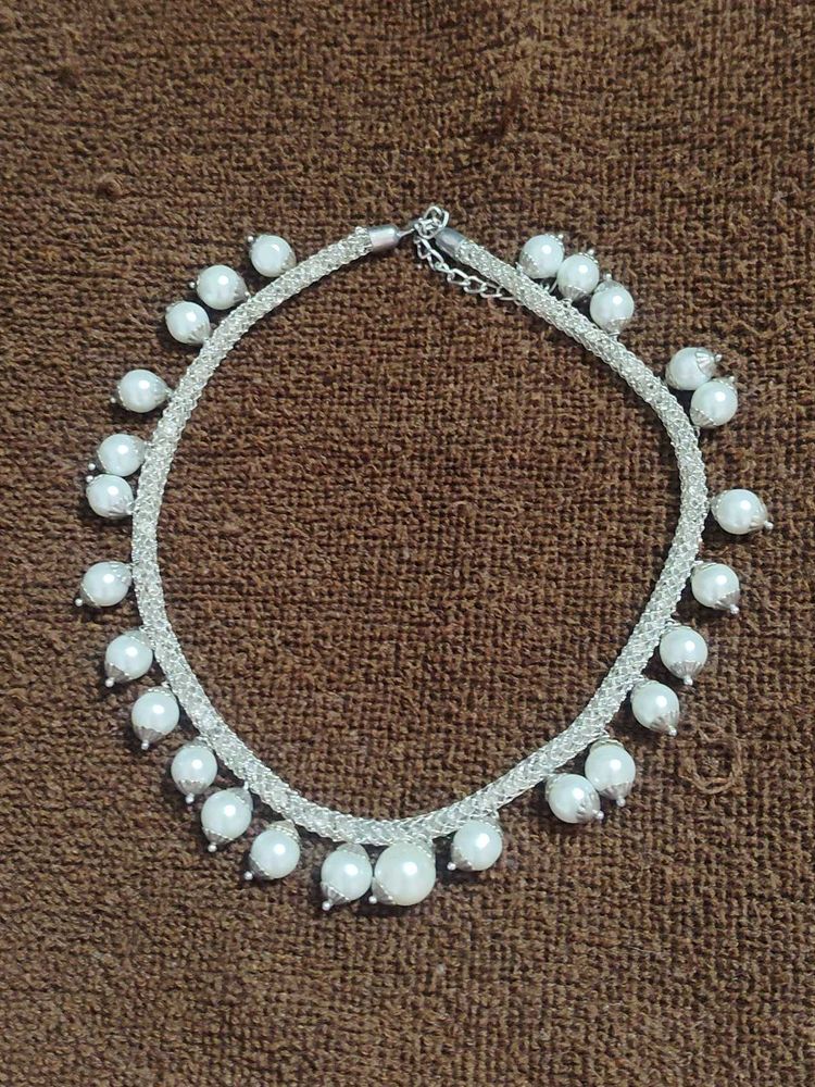 Elegant Pearl &amp; Silver Necklace