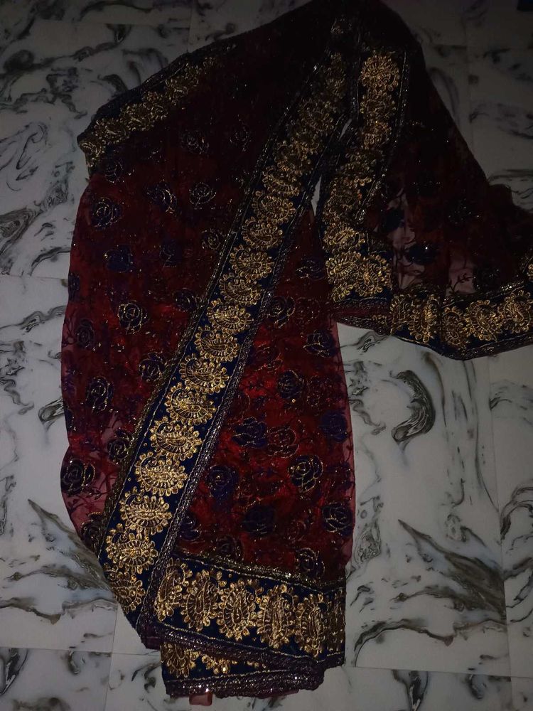 Elegant Embroidered Saree 🌹