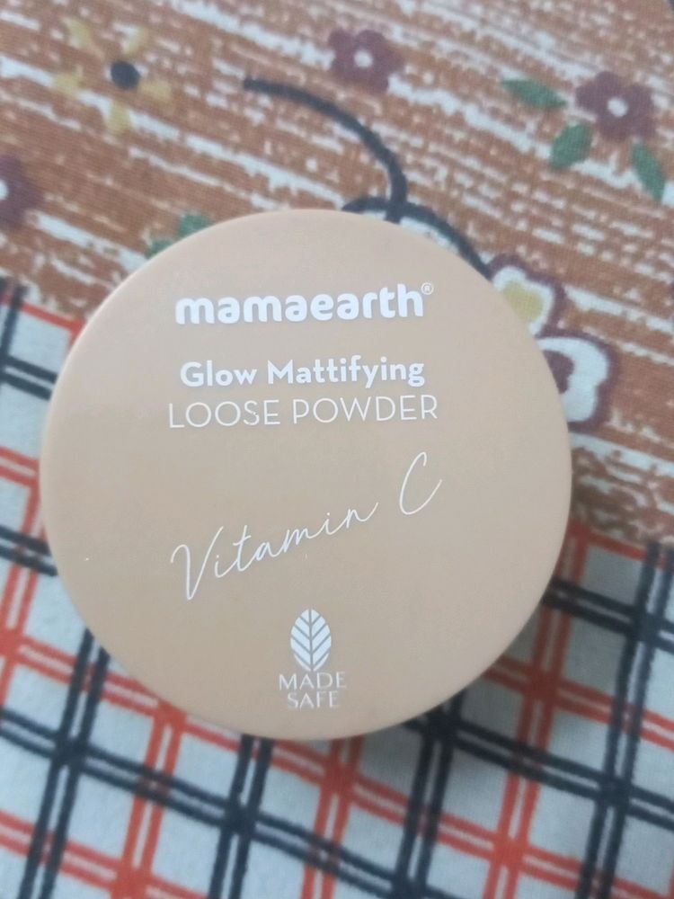 Mamaearth Glow Mattifying Loose Powder