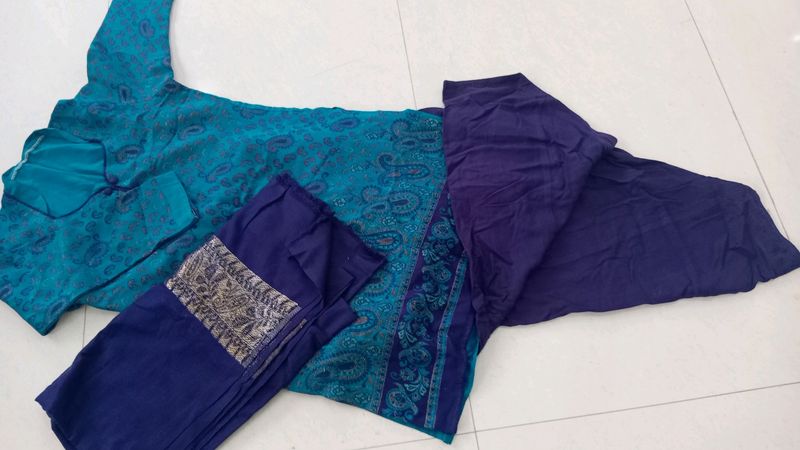 Kurta Set With Stole For Winter