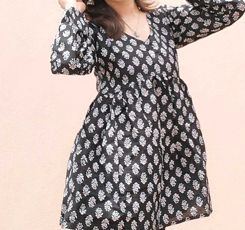 Stylish Black &amp; White Printed Kurta
