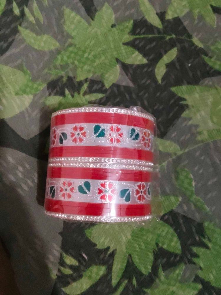 red chuda bangles