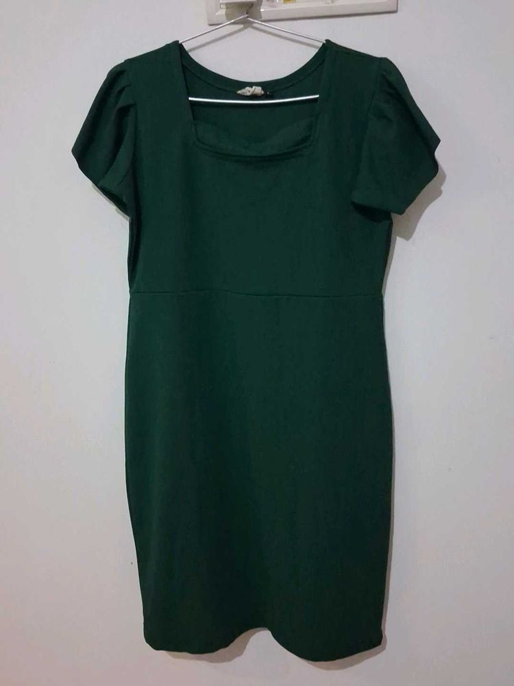 Elegant Emerald Green Puff Sleeve Dress