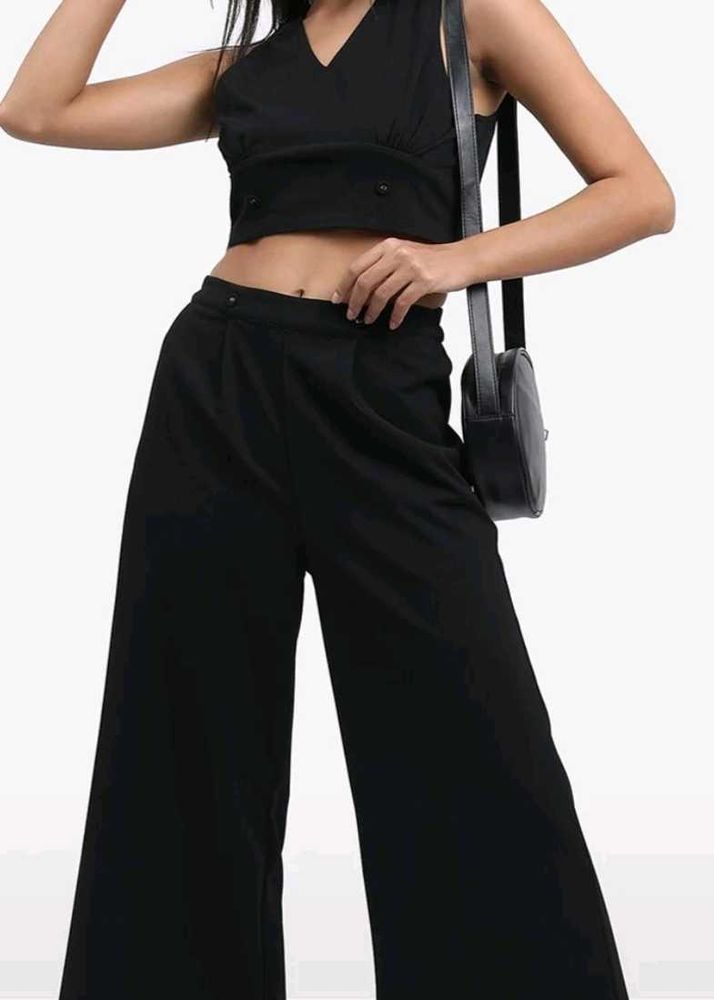 Chic Black Two-Piece Set gift hamper