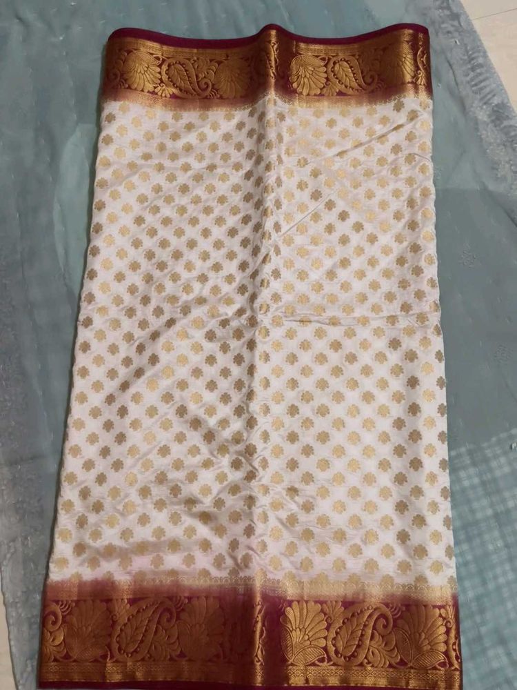 Elegant White &amp; Gold Silk Saree
