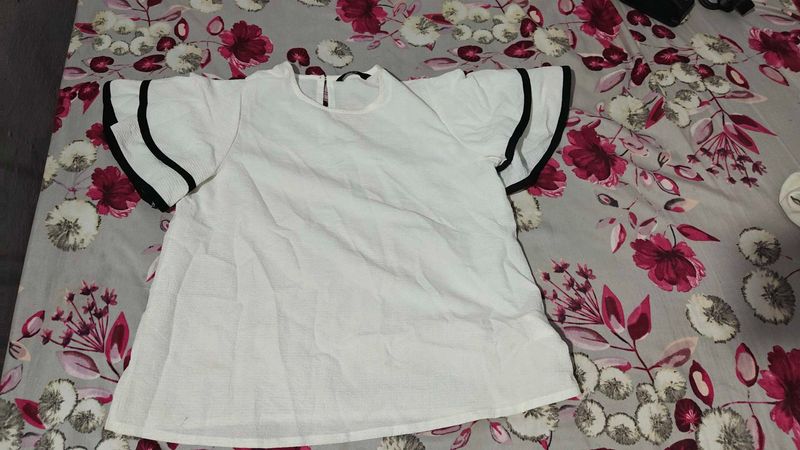 White cute butterfly Sleeve Top