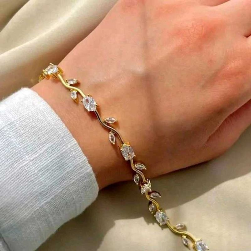 Elegant Tulip Bracelet
