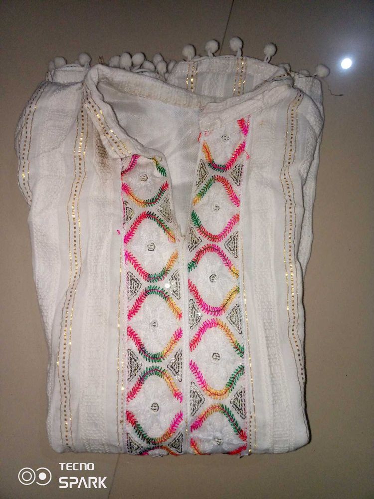 Elegant White Embroidered Kurta