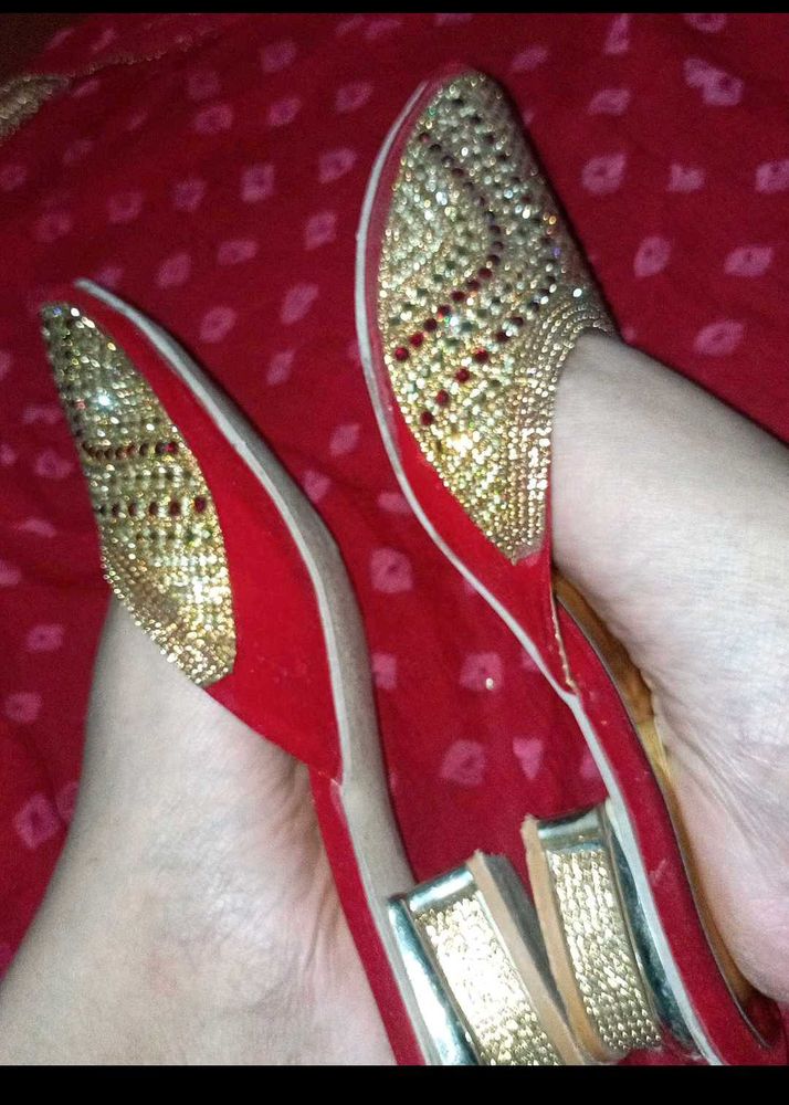 Embellished Juttis for Women✨