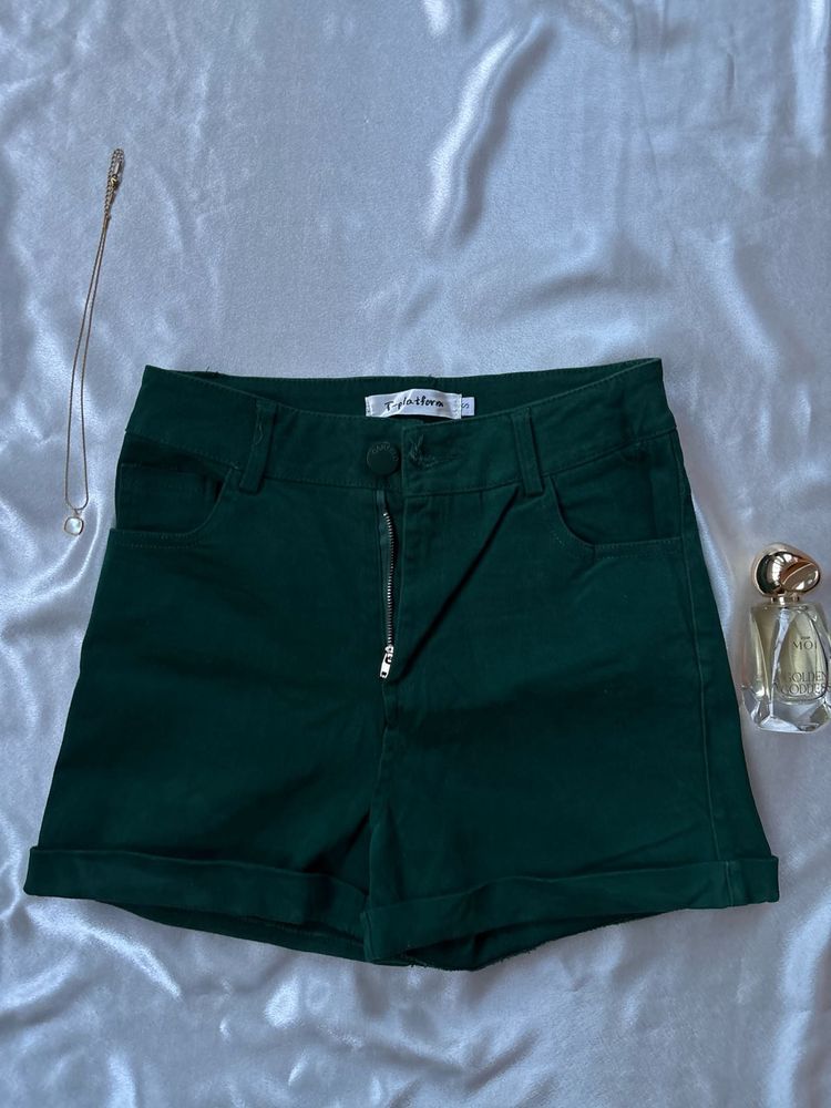 Stylish High-Waisted Green Shorts