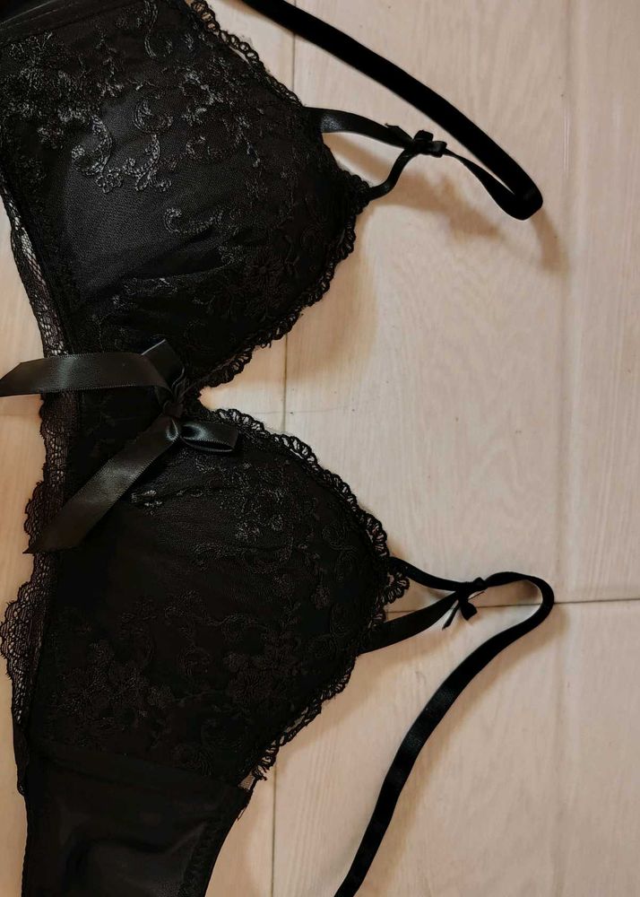 Elegant Black Lace Bra