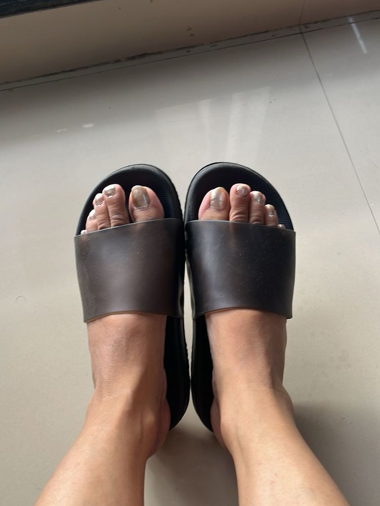 Comfortable Black Slides