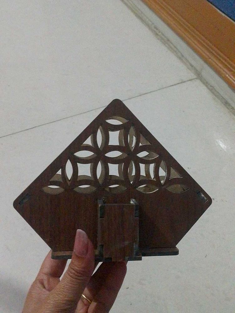 Tissue stand