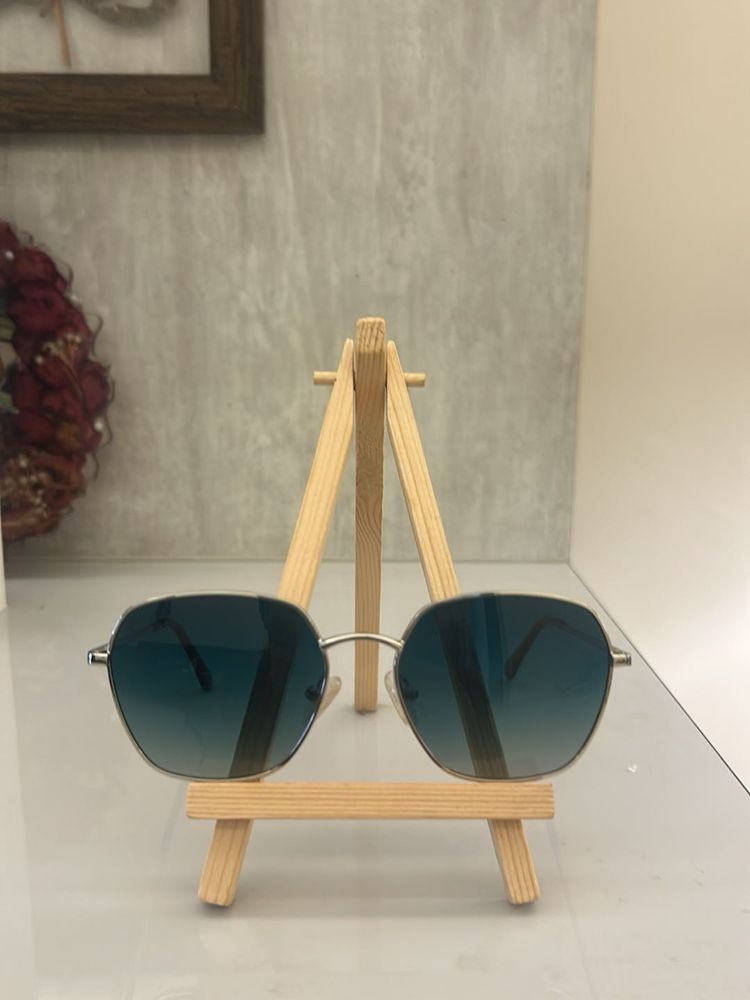 Vincent Chase By Lenskart size m Stylish Sunglasse