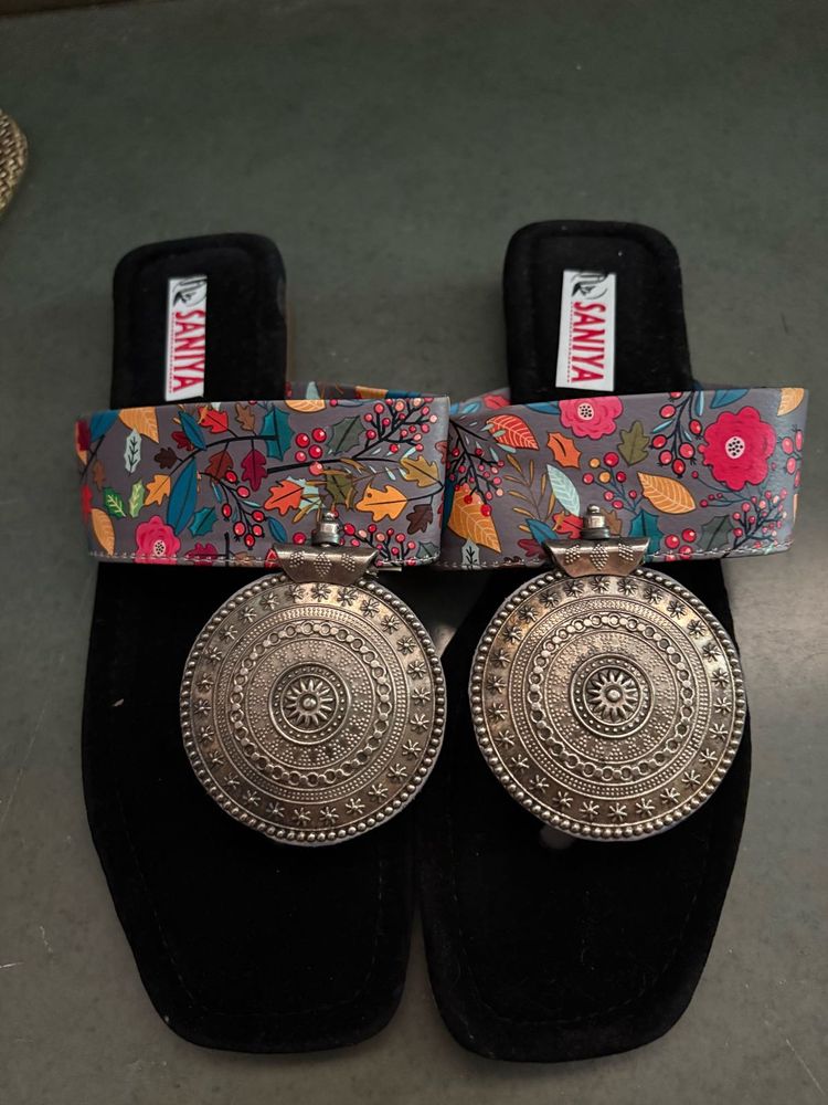 Embellished Flats Sandals New unused