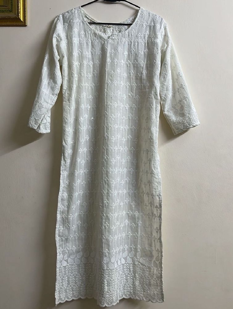 Elegant White Chikankari Kurta