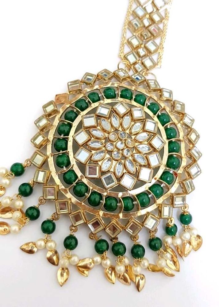 Exquisite Kundan &amp; Pearl Maang Tikka