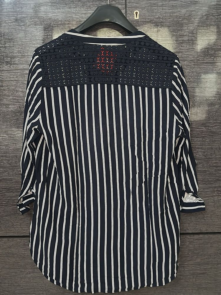 Chic Striped Top with Lace Detail