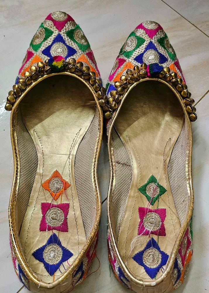 Embroidered Jutti Mojari Flats