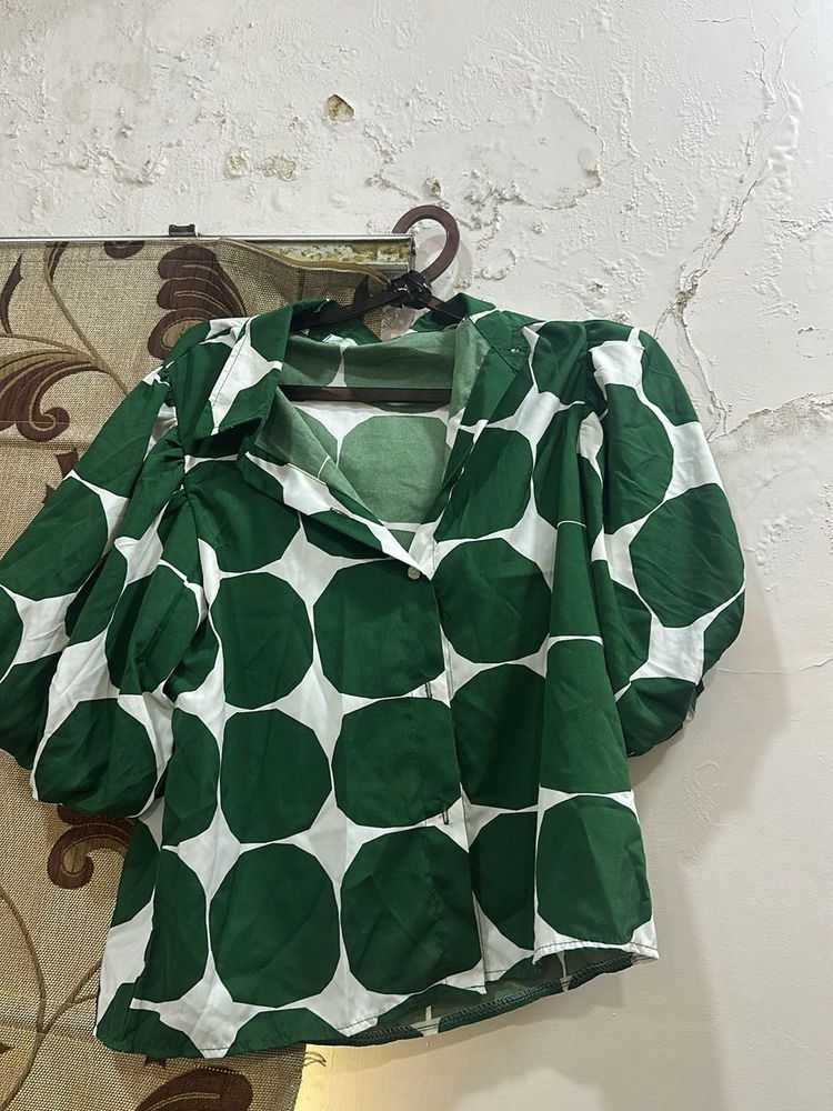 Green &amp; White Polka Dot Puff Sleeve Top