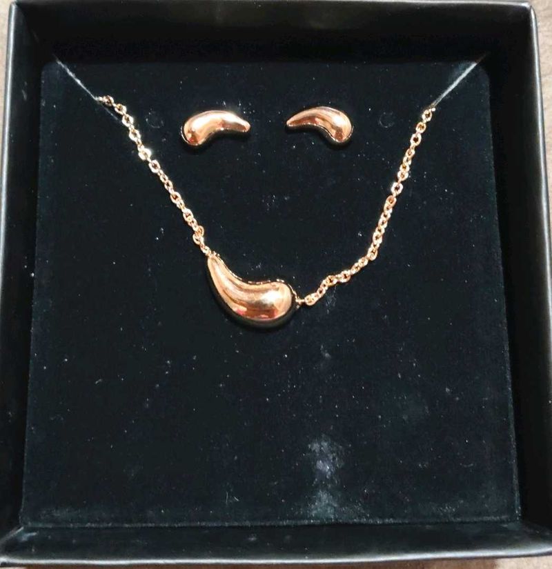 Elegant Rose Gold Necklace &amp; Earring Set