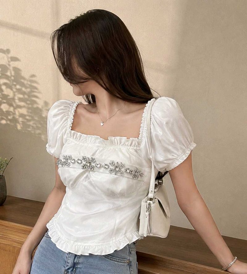White square neck puff crop top with rhinestones🪞