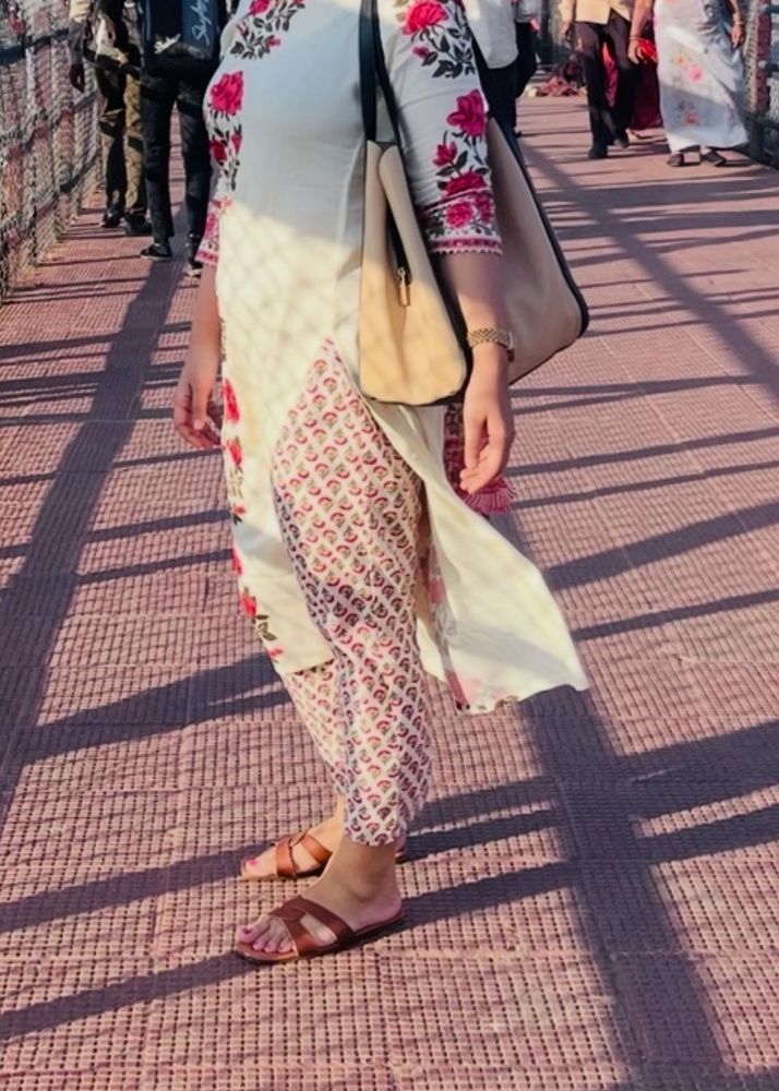 worn only once. Beautiful Floral Kurta Set urge