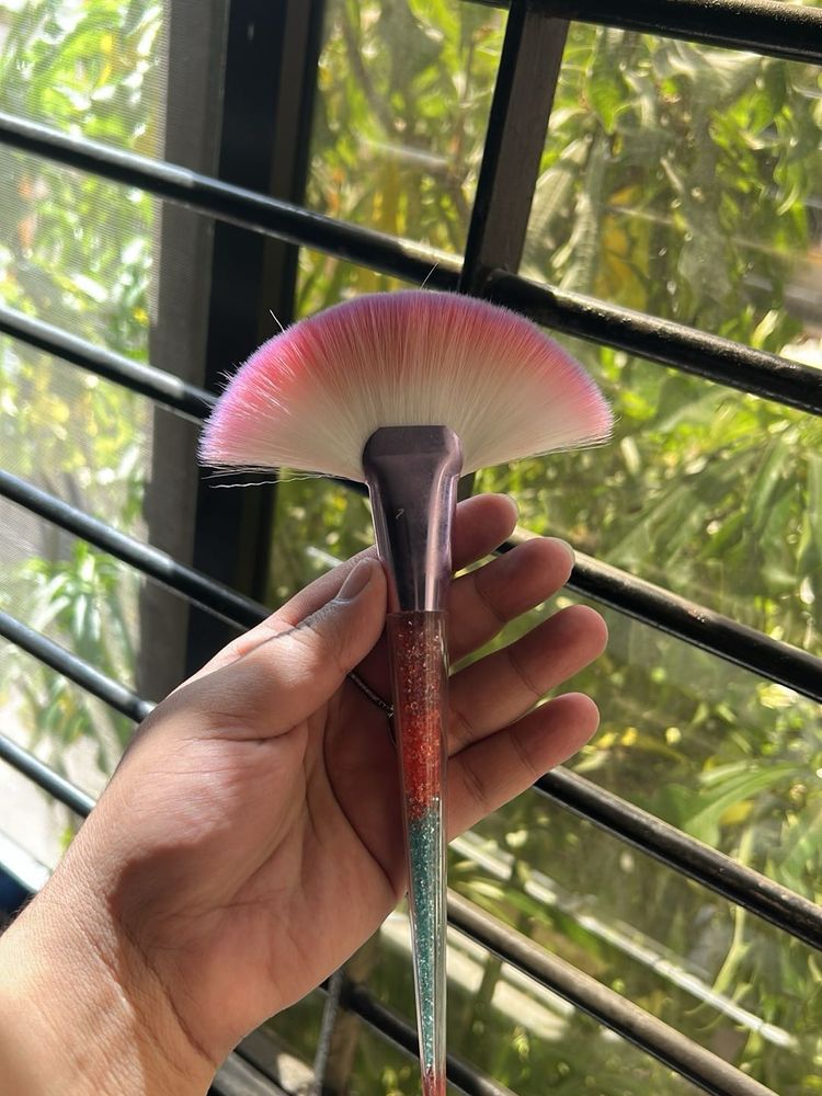 Fan Makeup Brush with crystal