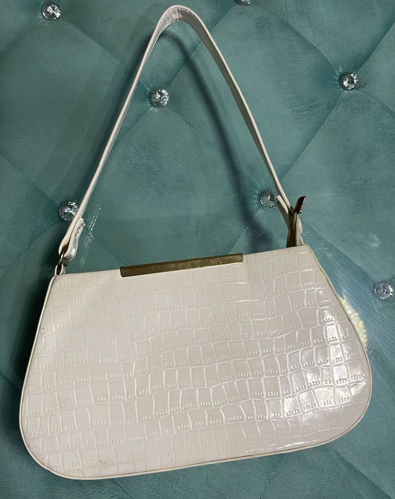 Chic White Croc Embossed Shoulder Bag
