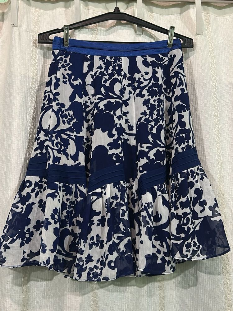 Chic Blue &amp; White Floral Print Skirt