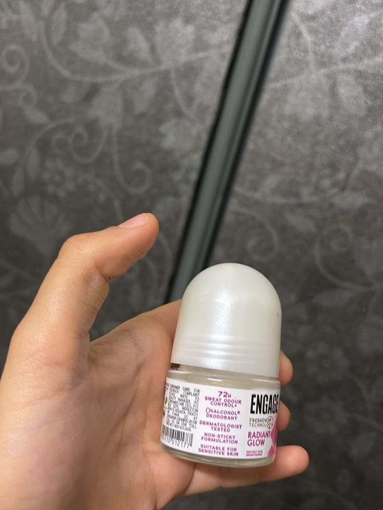 Engage Radiant Glow Roll-On Deodorant