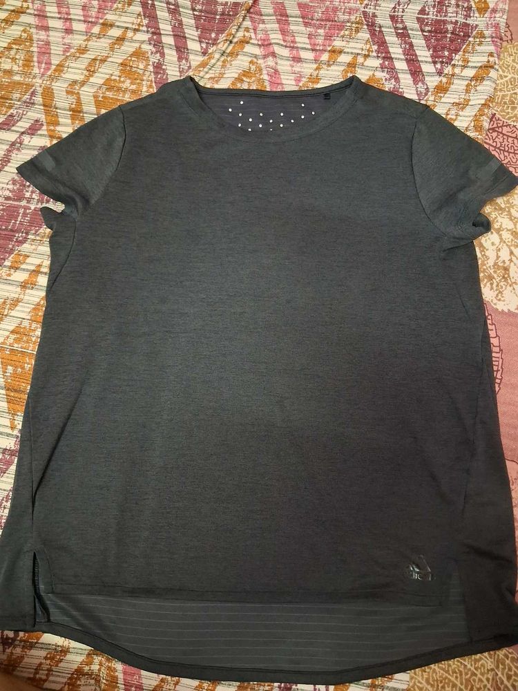 Adidas tshirt