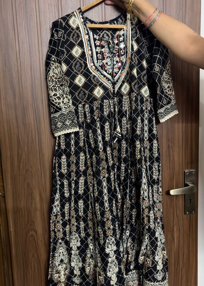 Black Printed Kurta with chunni and pants |XL