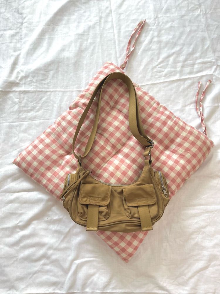 Stylish Tan Hobo Bag with Pockets
