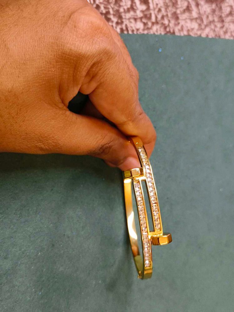 Chic Gold Bracelet with Crystals stainless steel