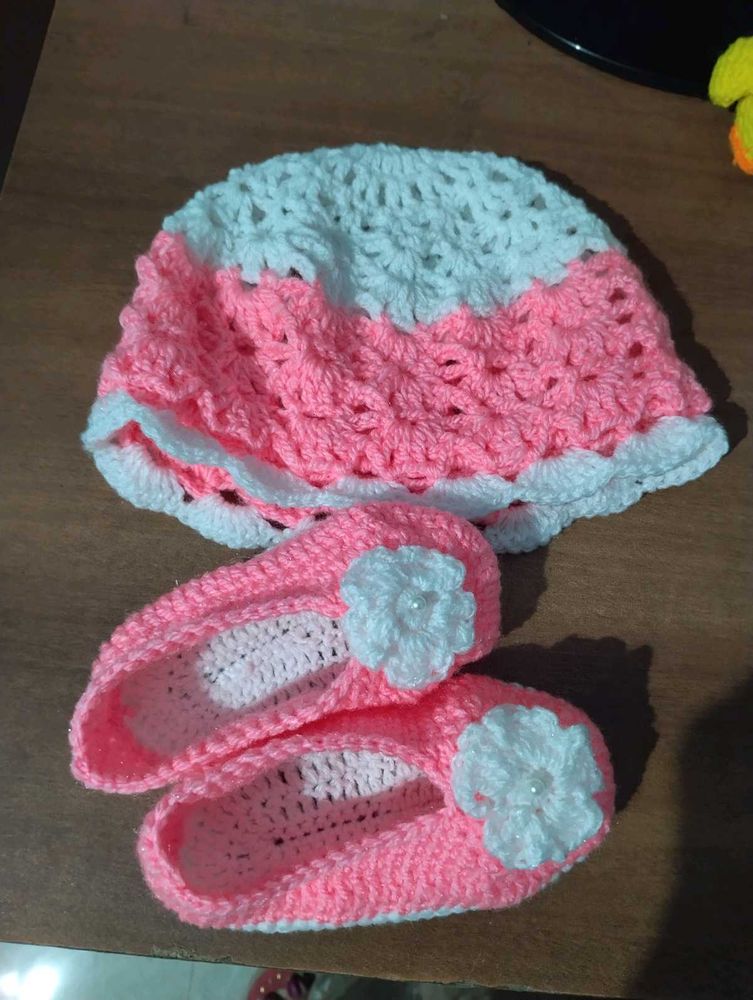 Crochet Baby Hat &amp; Booties Set