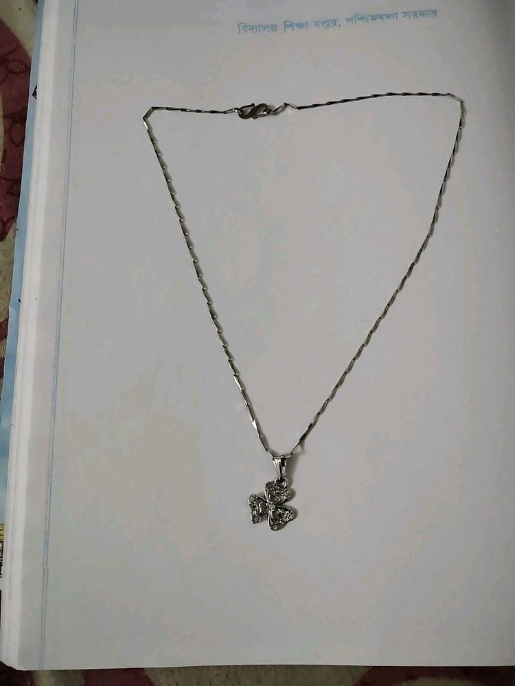 214.Clover Pendant Necklace