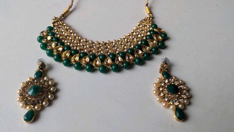 Elegant Emerald Green Kundan Necklace Set