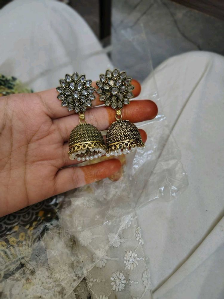Exquisite Kundan Jhumka Earrings