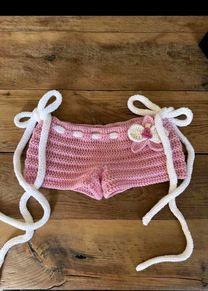 Crochet shorts with bow ties