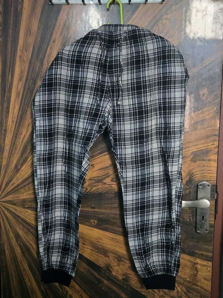 ​H&amp;M Classic Plaid Joggers