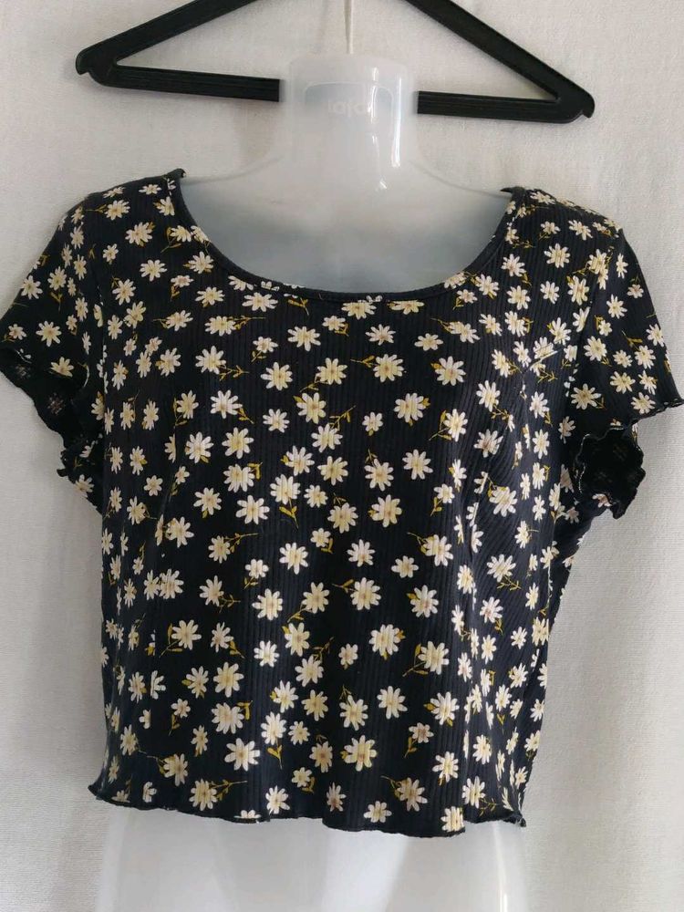 Old navy Cute Daisy Print Cropped Top
