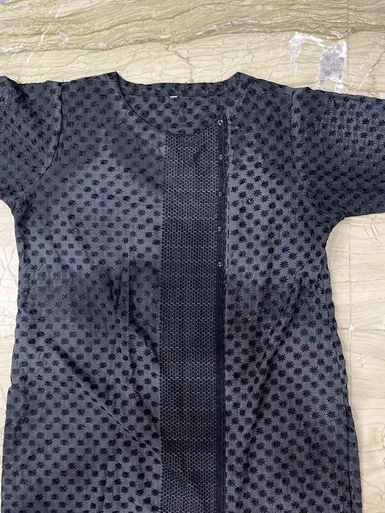 Elegant Black Embroidered Kurta