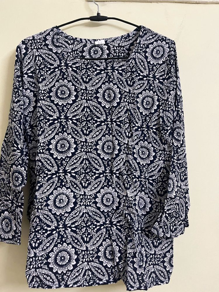 Navy &amp; White Floral Print Tunic Top